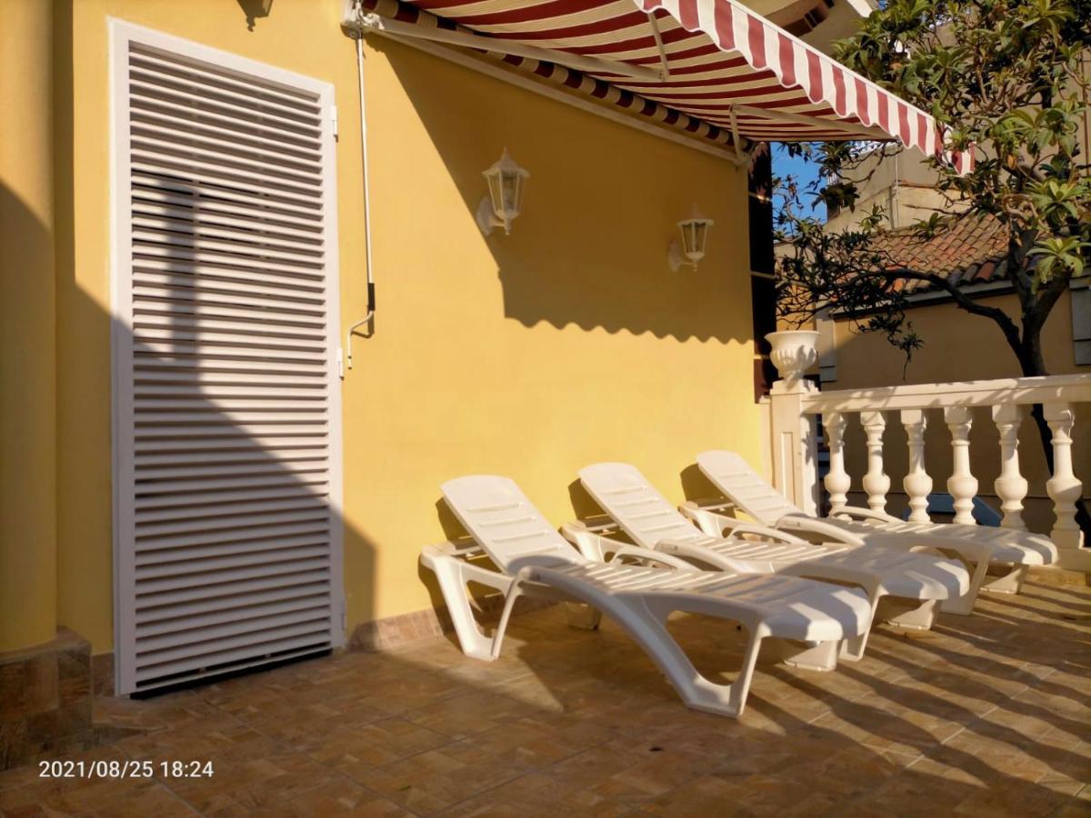 Casa Flores Del Mediterraneo Badalona Exteriér fotografie